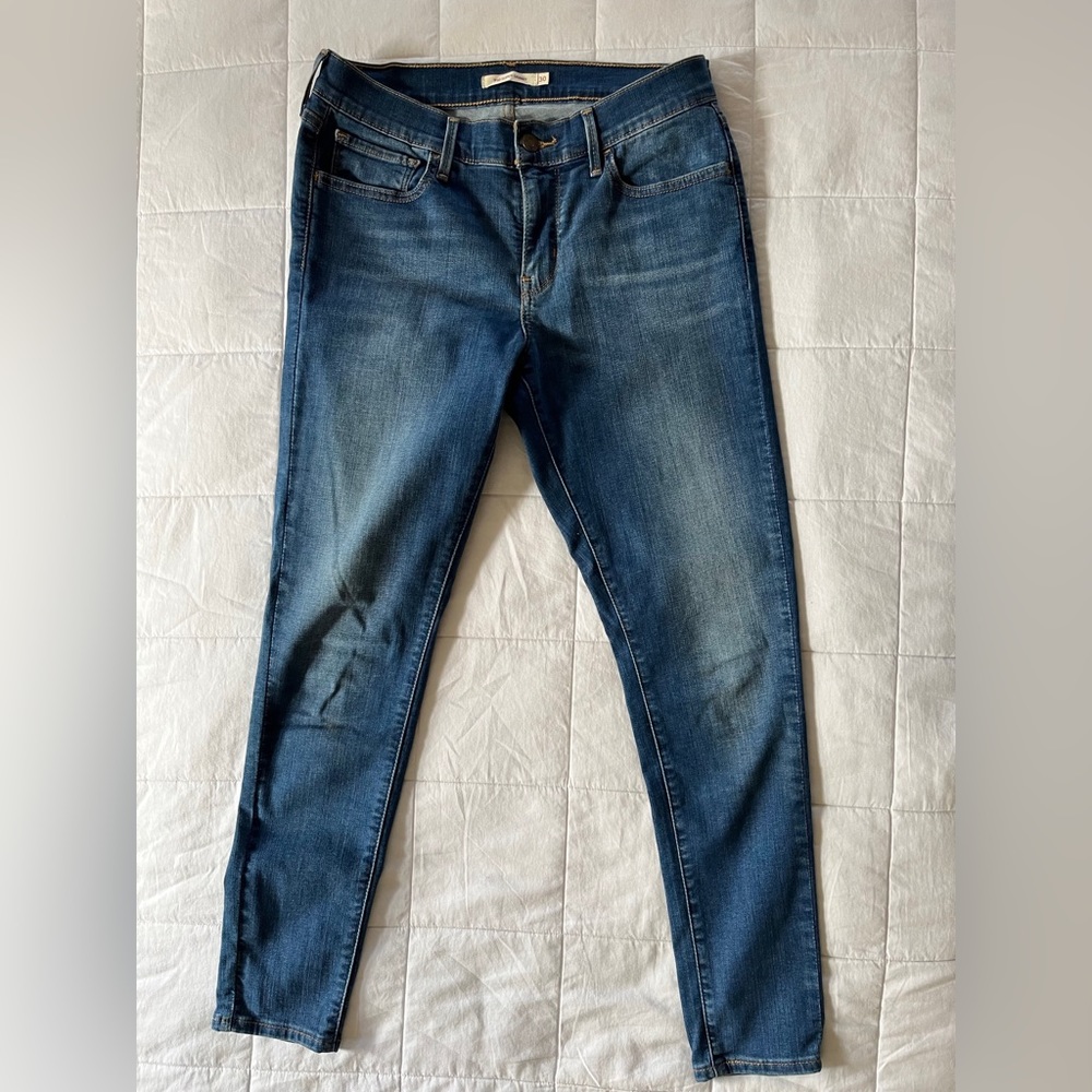 Levi’s NWOT 710 Super Skinny cropped jeans. waist 30.